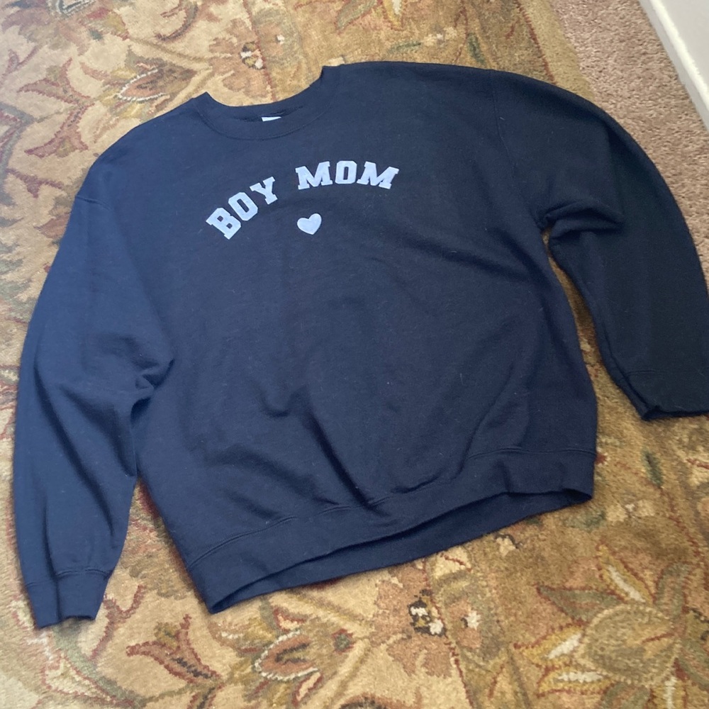 Gildan Navy Blue Heavy Blend Sweatshirt.